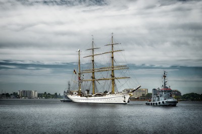 "Gorch Fock" beim Anlegemanöver
