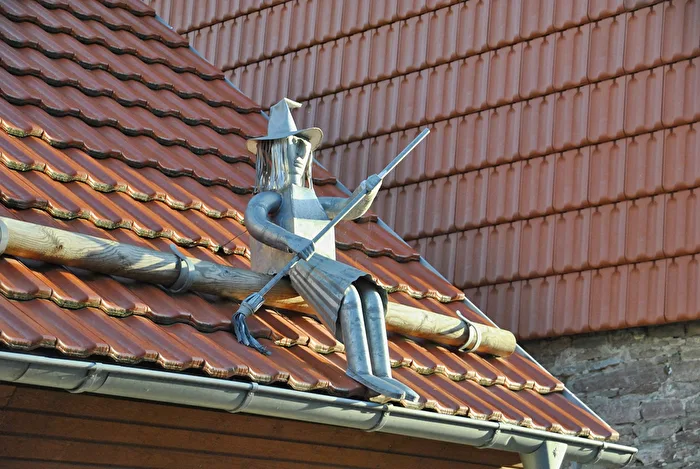 Hexe auf dem Dach
