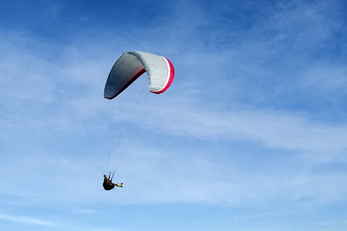 Symbols of freedom paragliders