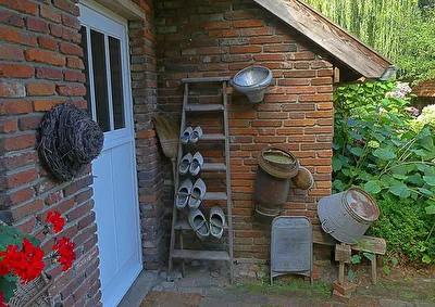 Stillleben mit Holzschuhen