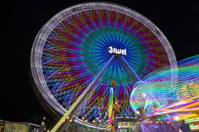 Kinderkarussel und Riesenrad