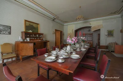 Die Tafel steht