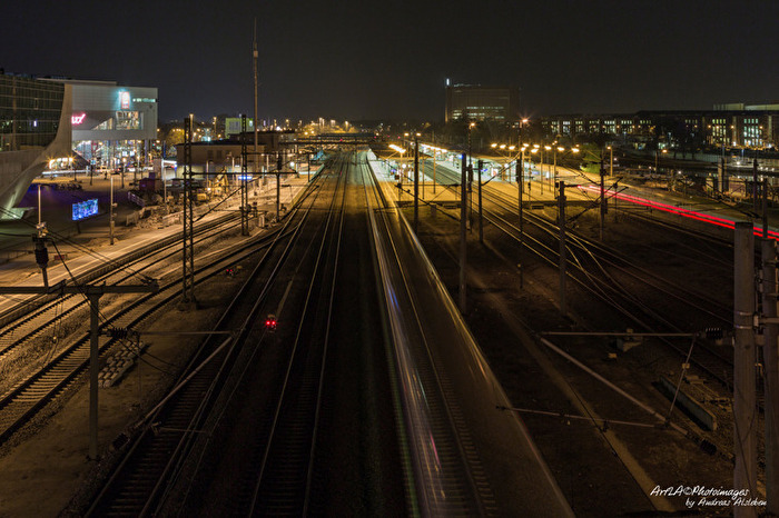 Bahnhof am Abend