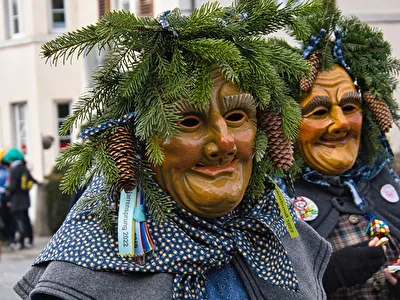 Die Schorreweible sind wieder unterwegs.
