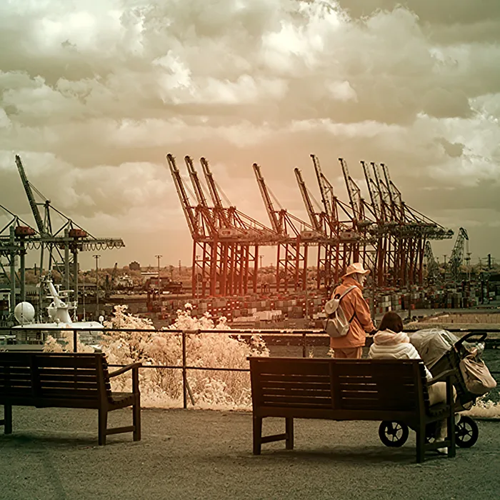 HAMBURG - ELBE - HAFEN im unsichtbaren Licht