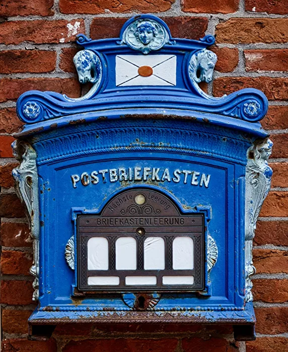 Tach Post