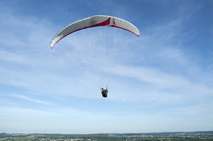 Symbols of freedom paragliders