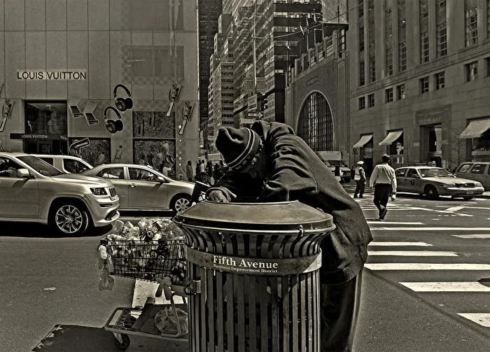 Louis Vuitton and the life of the other...