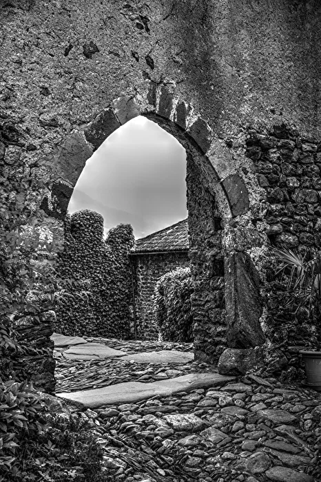Passage into the old masonry