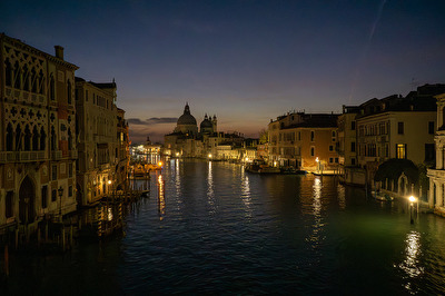 Von der Ponte della Academia im Morgengrauen