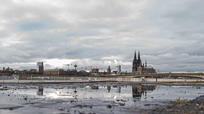Wasser als Spiegel
