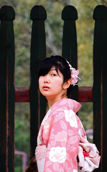 Besucherin im Tempel in Nara