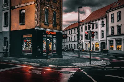 menschenleer am verregneten Abend