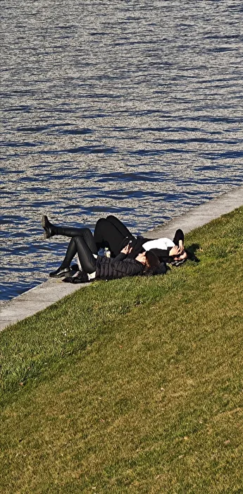Traum #traum #sonne #spree #pause #ausruhen #liegen #berlin