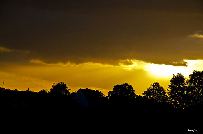 Die sonne versteckt sich.