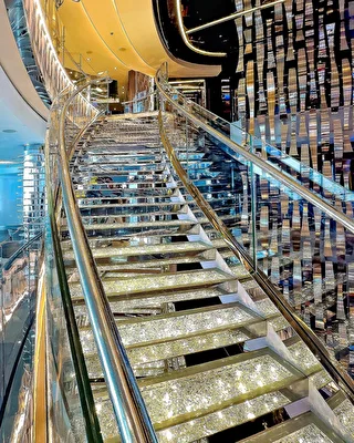 Glanzvolle Kristalltreppe
