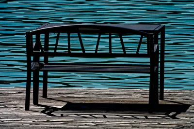 Bank am Wasser