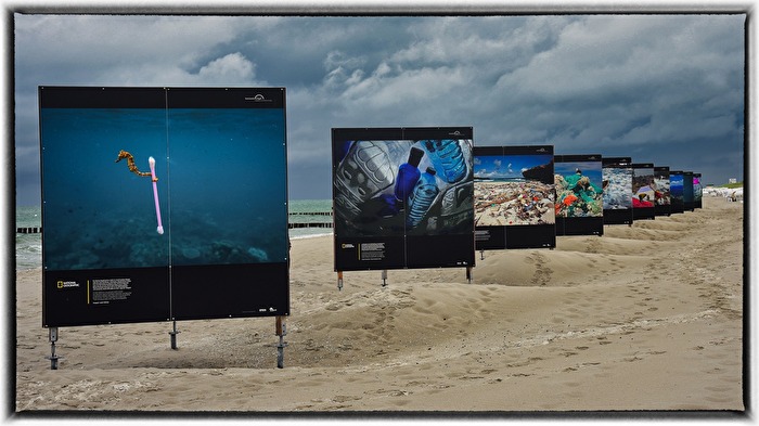 Bildschirme am Strand