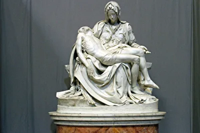 Pietà von Michelangelo