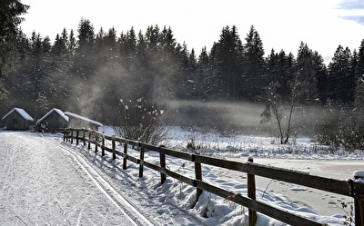 Nebel im Hüttendorf