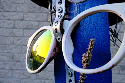 Sonnenbrille recycelt als Garten Objekt