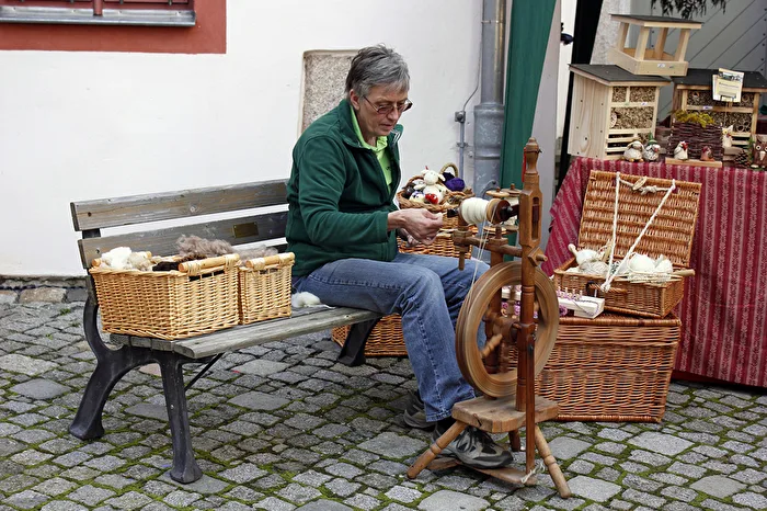 Woman with spinning wheel