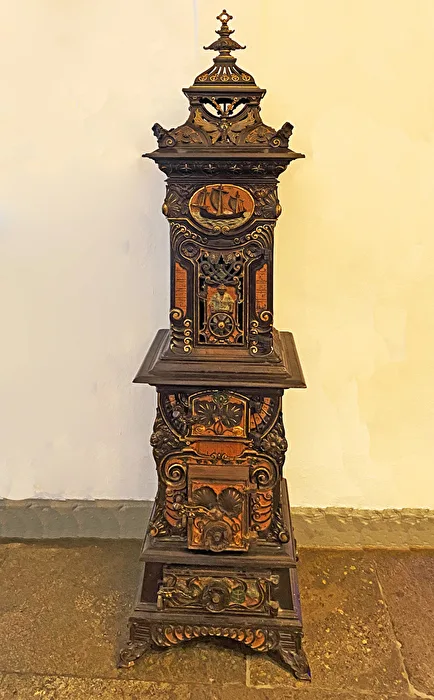 Oven, somewhat old...