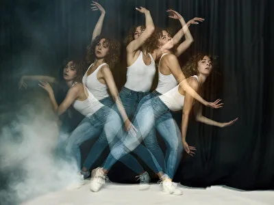Tanz Pose in Mehrfachbelichtung