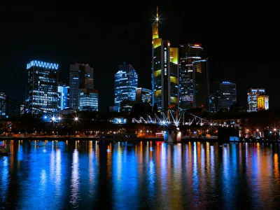 Frankfurter Skyline am Abend