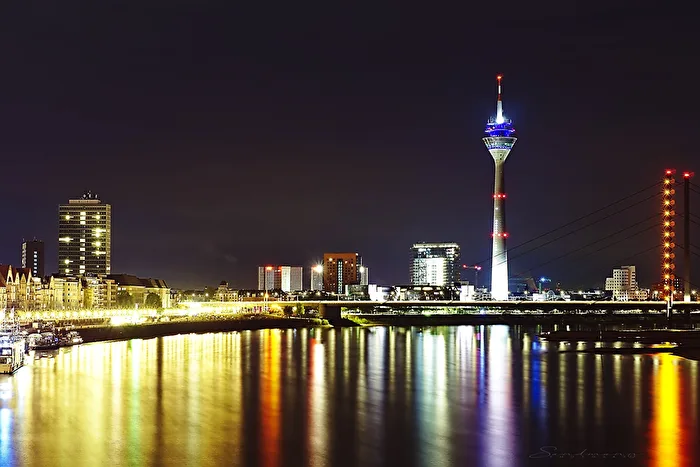 Düsseldorf Old Town and Media Harbor