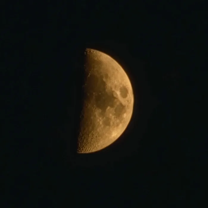 Premier quartier de lune