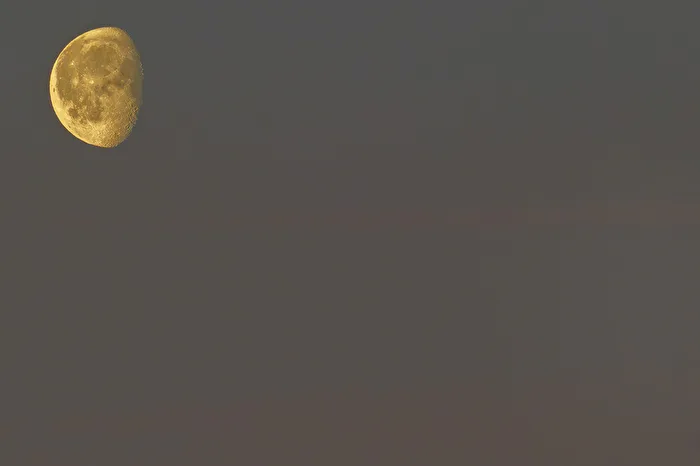 1/2 Mond in 1/4 Ecke