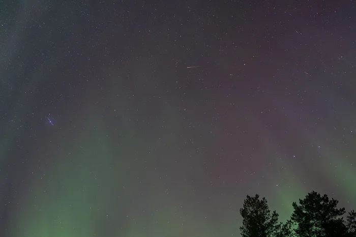 Polarlicht mit Sternschnuppe