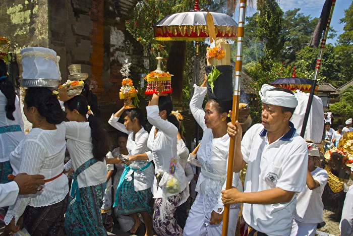 Bali, Procession