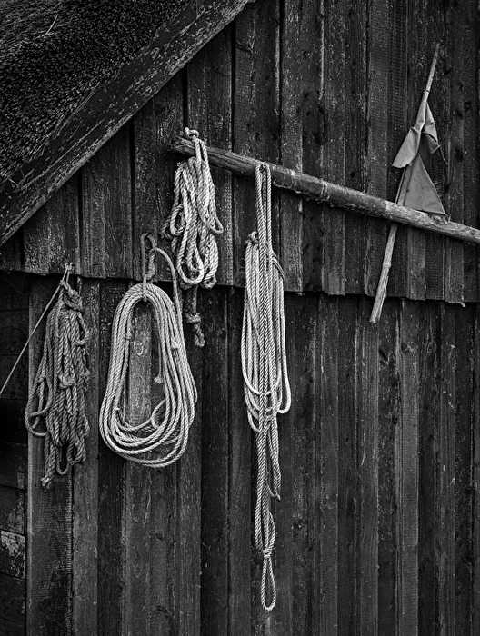 Seile am alten Bootsschuppen