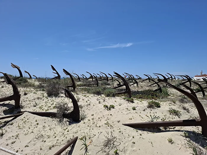 Ankerfriedhof am Strand Praia do Barril an der Algarve