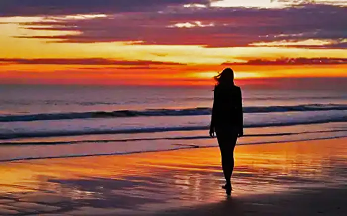 Frau im Abendrot