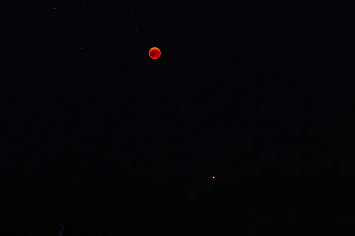 Blutmond mit Mars