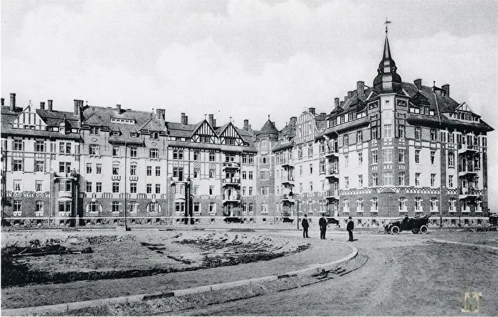 1900