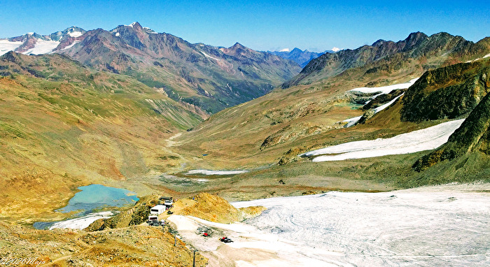 Schnalstaler Gletscher 3.251 m Seehöhe - die Aussichtsplattform liegt noch höher