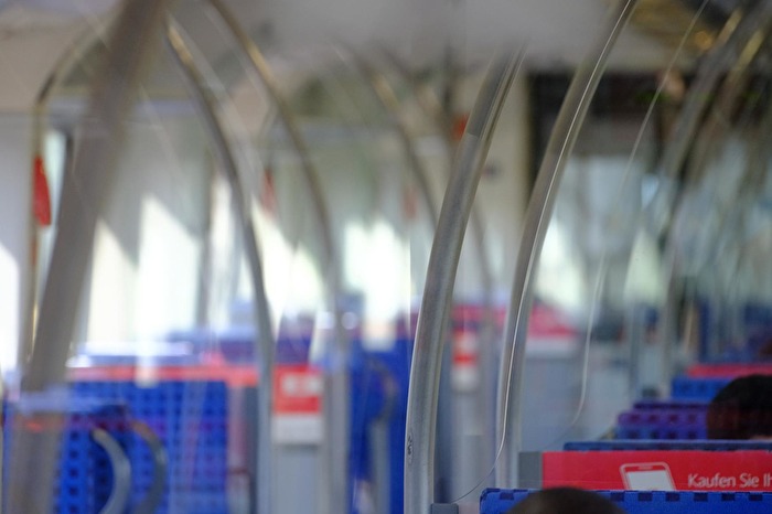 In der "rasenden" S-Bahn gegen Köln.