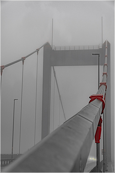 &039;Nebel Brücken - Nebel in der Stadt. . .