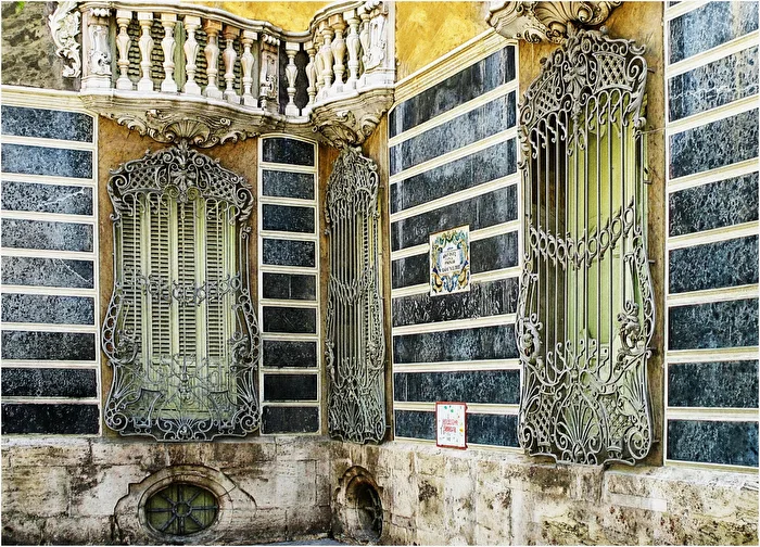 Fassade Palacio del Marquez de Dos Angnaz
