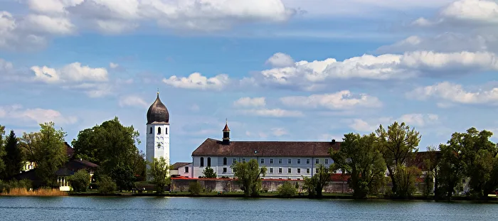 Blick zum Kloster Fraueninsel