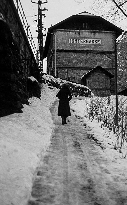 ALTER AUFGELASSENER BAHNHOF IN HINTERGASSE AUF DER WESTRAMPE DER ARLBERGBAHN, VORARLBERG, ÖSTERREICH