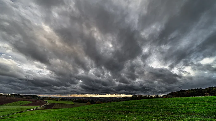 Dramatischer Abendhimmel
