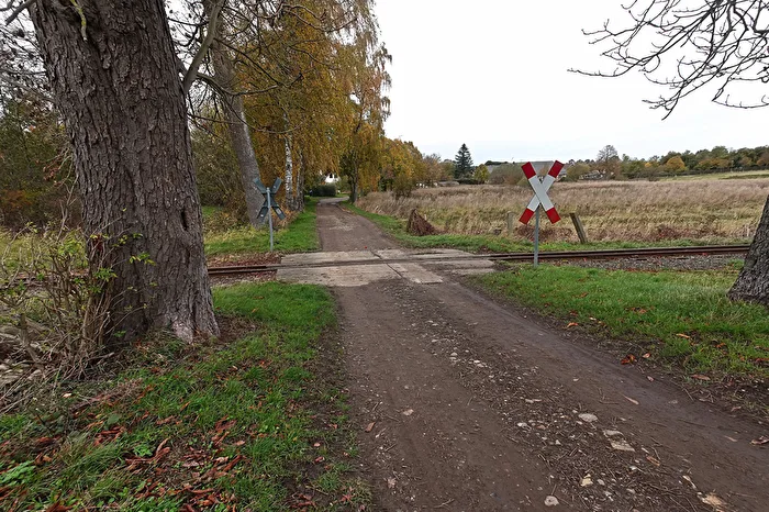 unbeschrankter Bahnübergang