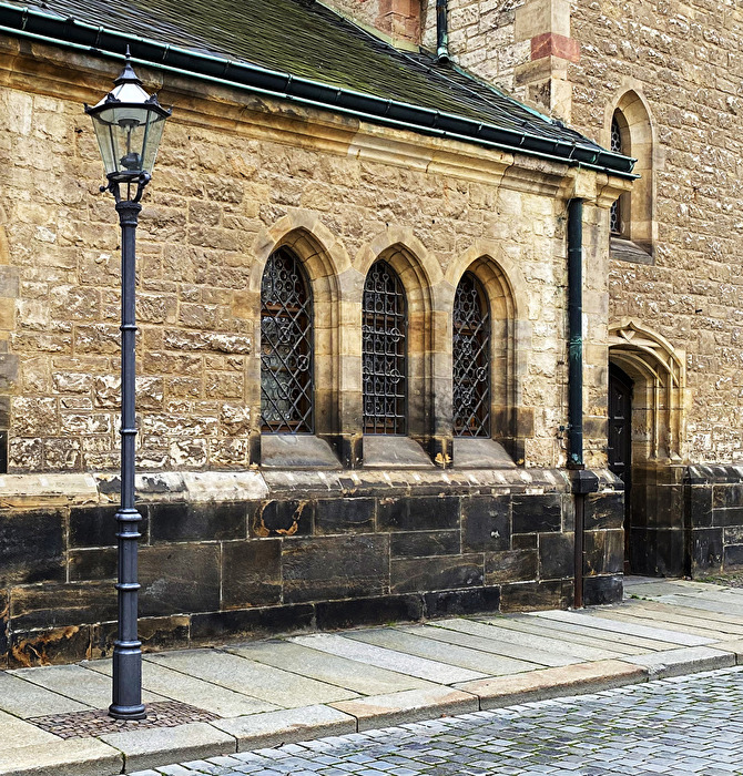 Eine der Straßenlaternen…2