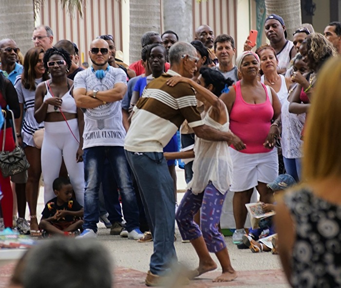 Tanz - Plaza Central Habana, Cuba