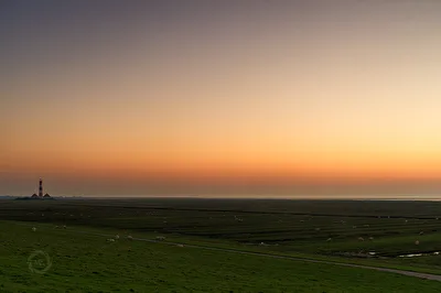 Salzwiesen, Watt, Nordsee und Leuchtturm